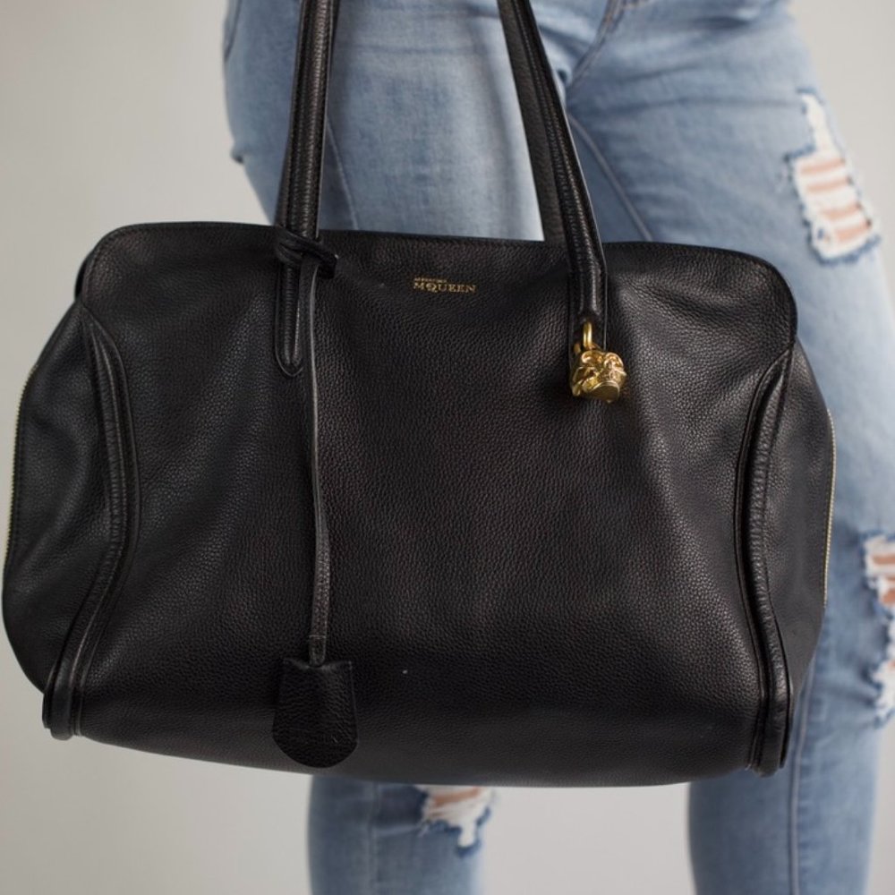 My black Alexander McQueen handbag with gold skull - Picture 14 of 14